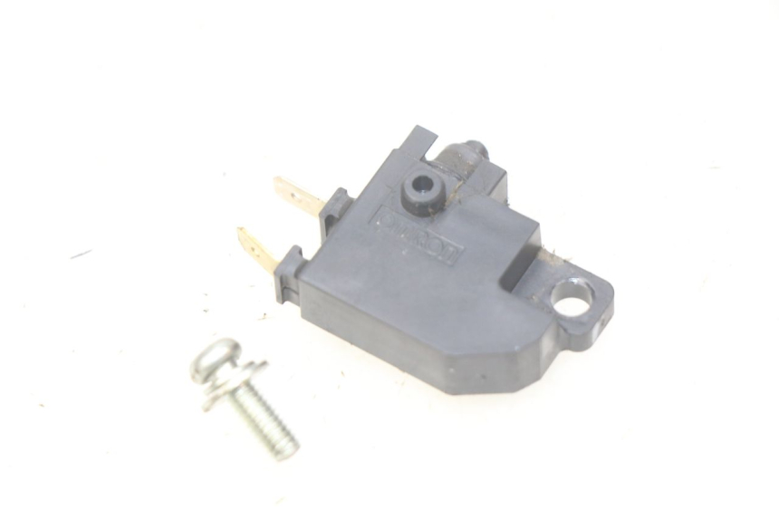 photo de INTERRUPTOR DE LUZ DE FREIO DIREITO YAMAHA N-MAX NMAX 125 (2017 - 2020) - Vista principal