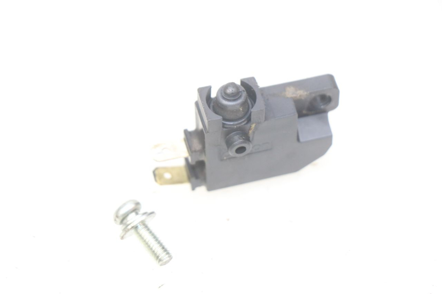 photo de INTERRUPTOR DE LUZ DE FREIO DIREITO YAMAHA N-MAX NMAX 125 (2017 - 2020) - Detalhe da peça