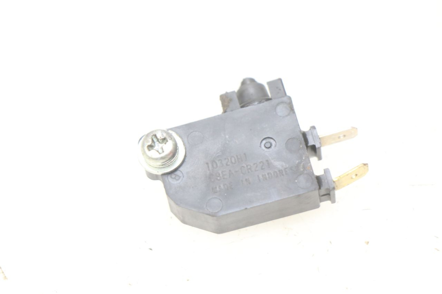 photo de INTERRUPTOR DE LUZ DE FREIO DIREITO YAMAHA N-MAX NMAX 125 (2017 - 2020) - Zoom do estado de desgaste