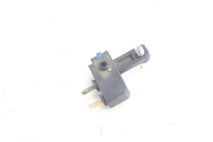 photo de CONTATO DE LUZ DE FREIO DIREITA YAMAHA N-MAX NMAX 125 (2021 - 2024) - Zoom do estado de desgaste