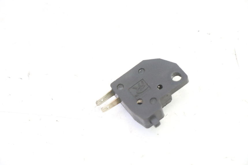 photo de INTERRUPTOR DE LUZ DE FREIO DIREITO KYMCO LIKE 4T 50 (2019 - 2025) - Detalhe da peça