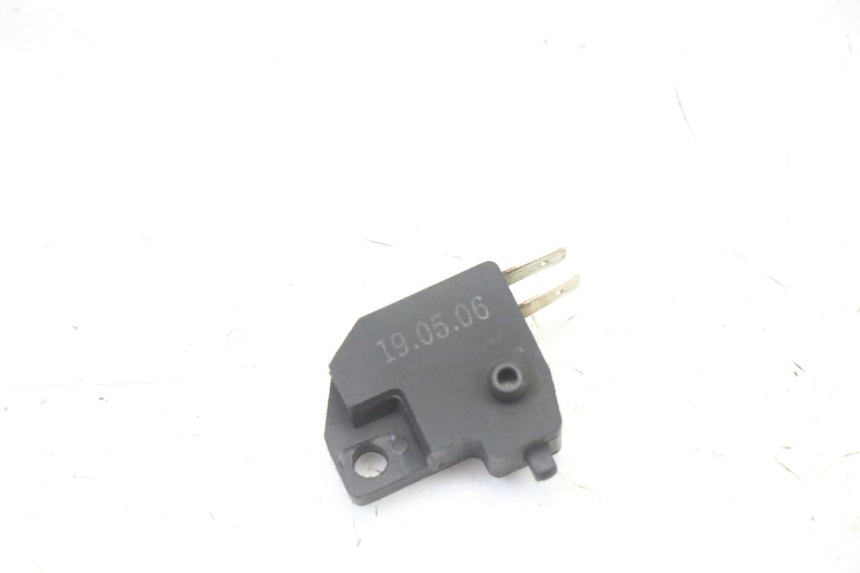 photo de INTERRUPTOR DE LUZ DE FREIO DIREITO KYMCO LIKE 4T 50 (2019 - 2025) - Zoom do estado de desgaste