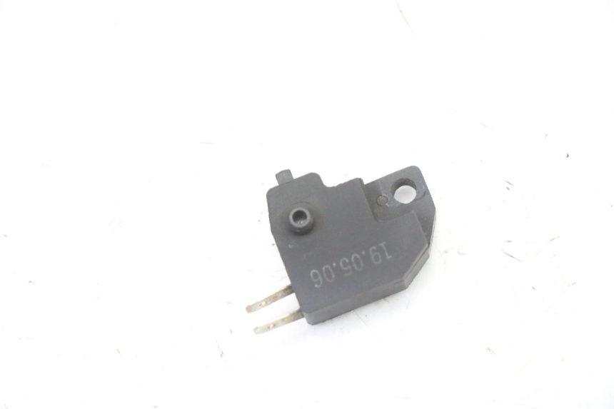 photo de INTERRUPTOR DE LUZ DE FREIO DIREITO KYMCO LIKE 4T 50 (2019 - 2025) - Outro ângulo de visão