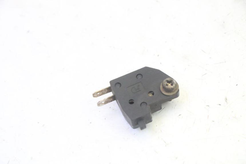 photo de INTERRUPTOR DE LUZ DE FREIO DIREITO KYMCO LIKE 4T 50 (2019 - 2025) - Detalhe da peça