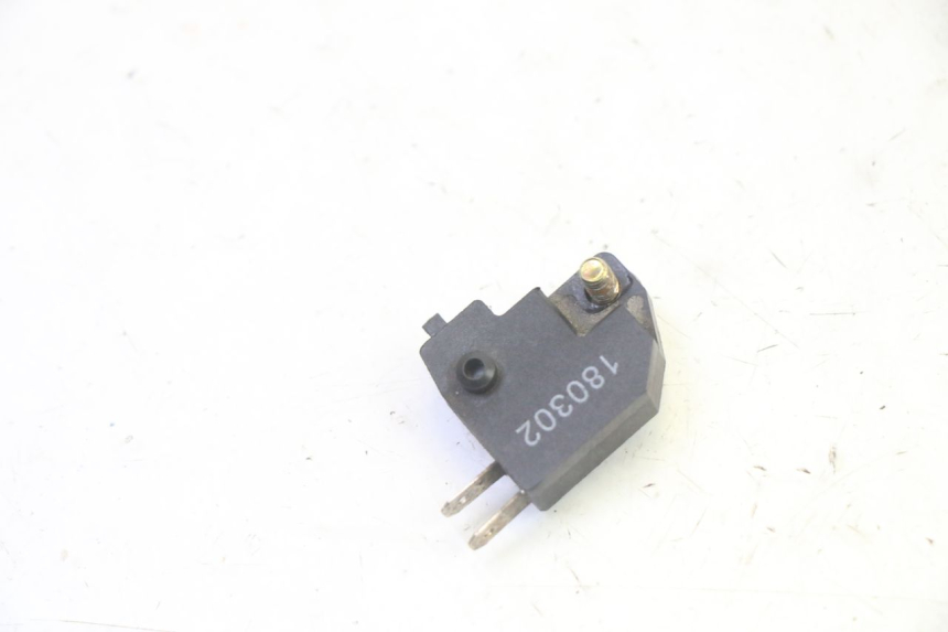 photo de INTERRUPTOR DE LUZ DE FREIO DIREITO KYMCO LIKE 4T 50 (2019 - 2025) - Zoom do estado de desgaste