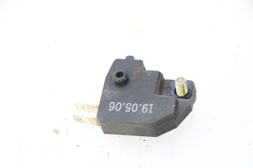 photo de INTERRUPTOR DE LUZ DE FREIO DIREITO KYMCO LIKE 4T 50 (2019 - 2025) - Detalhe da peça