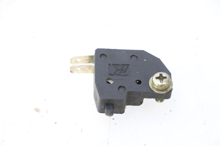 photo de INTERRUPTOR DE LUZ DE FREIO DIREITO KYMCO LIKE 4T 50 (2019 - 2025) - Zoom do estado de desgaste