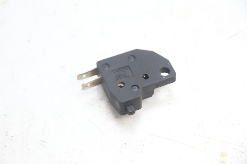 photo de INTERRUPTOR DE LUZ DE FREIO DIREITO KYMCO LIKE 4T 50 (2019 - 2025) - Zoom do estado de desgaste
