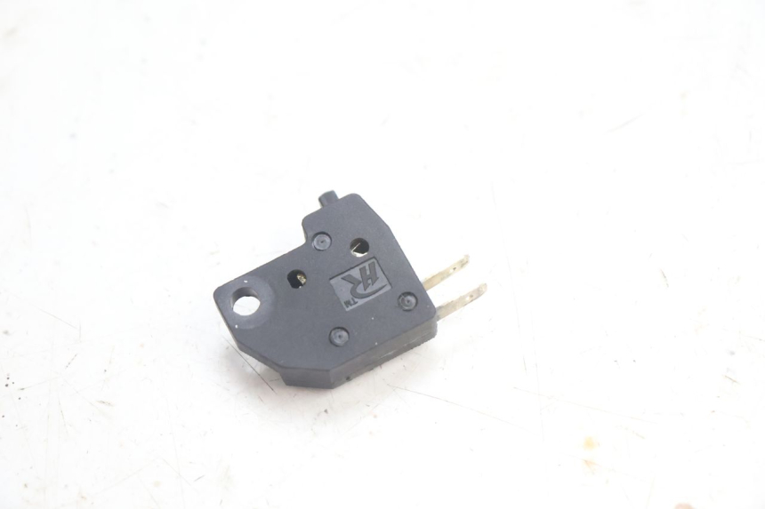 photo de INTERRUPTOR DE LUZ DE FREIO DIREITO KYMCO LIKE 4T 50 (2019 - 2025) - Outro ângulo de visão