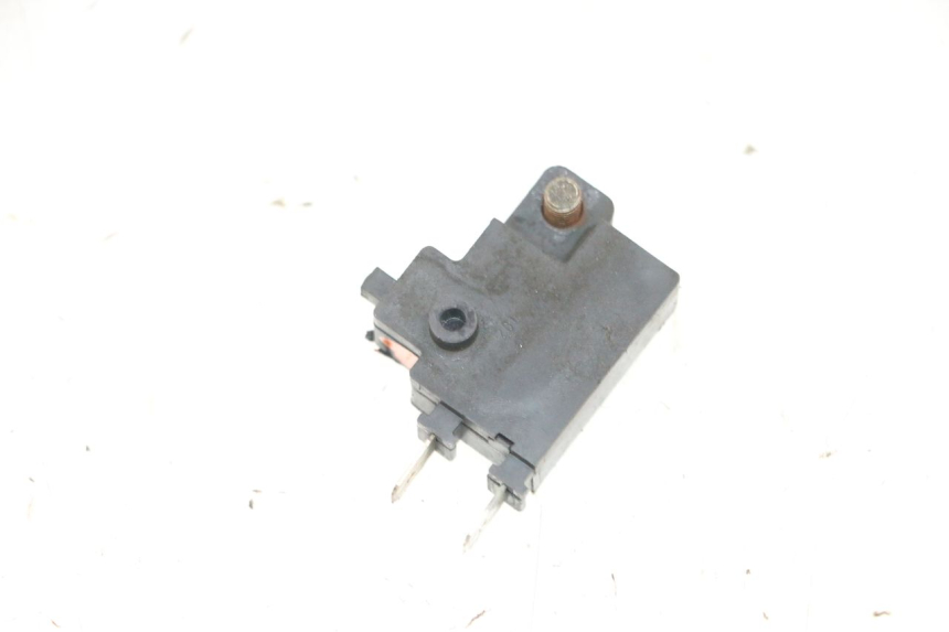 photo de INTERRUPTOR DE LUZ DE FREIO DIREITO HONDA NSR R 125 (1994 - 2003) - Detalhe da peça