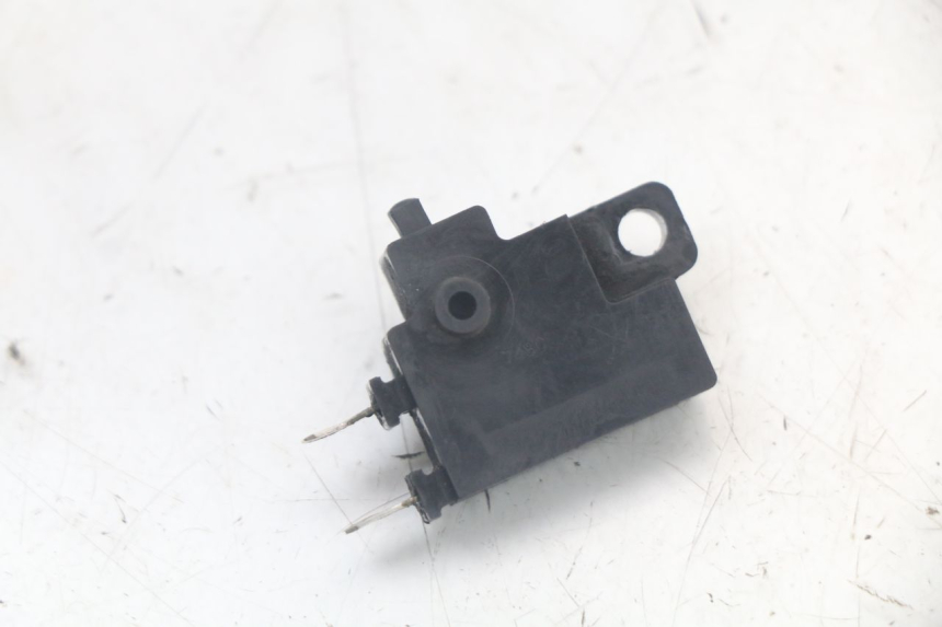 photo de INTERRUPTOR DE LUZ DE FREIO DIREITO HONDA NTV DEAUVILLE 650 (1998 - 2001) - Vista principal