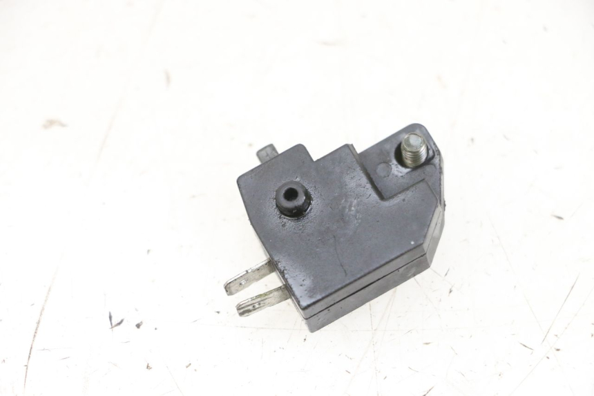 photo de INTERRUPTOR DE LUZ DE FREIO DIREITO JM MOTORS OLDIES 4T 50 (2010 - 2020) - Detalhe da peça