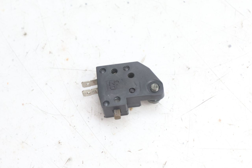 photo de INTERRUPTOR DE LUZ DE FREIO DIREITO JM MOTORS OLDIES 4T 50 (2010 - 2020) - Outro ângulo de visão