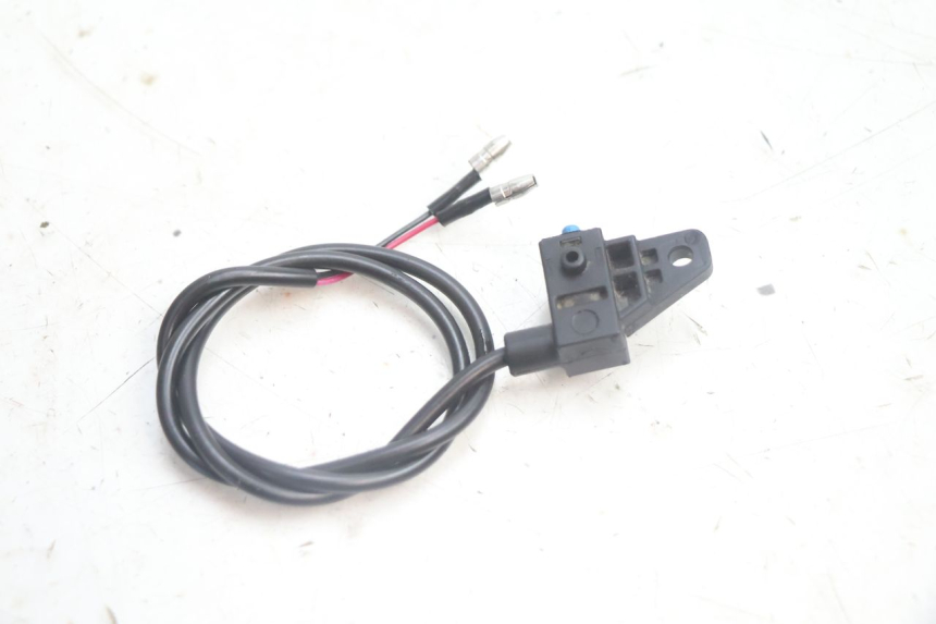 photo de CONTATO DE LUZ DE FREIO DIREITA JM MOTORS OLDIES 4T 50 (2020 - 2026) - Zoom do estado de desgaste