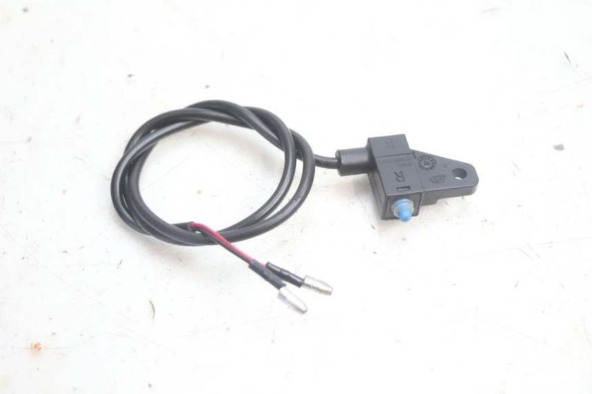 photo de CONTATO DE LUZ DE FREIO DIREITA JM MOTORS OLDIES 4T 50 (2020 - 2026) - Outro ângulo de visão