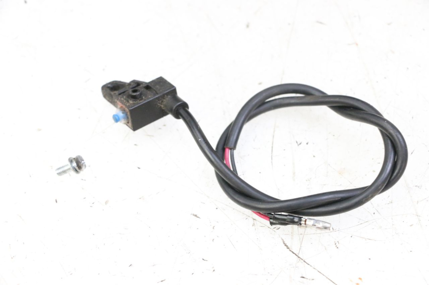 photo de INTERRUPTOR DE LUZ DE FREIO DIREITO JM MOTORS OLDIES GT 4T 50 (2018 - 2025) - Detalhe da peça