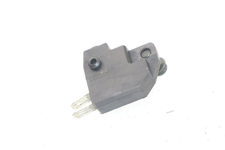photo de INTERRUPTOR DE LUZ DE FREIO DIREITO SYM ORBIT 2 4T 50 (2008 - 2017) - Detalhe da peça
