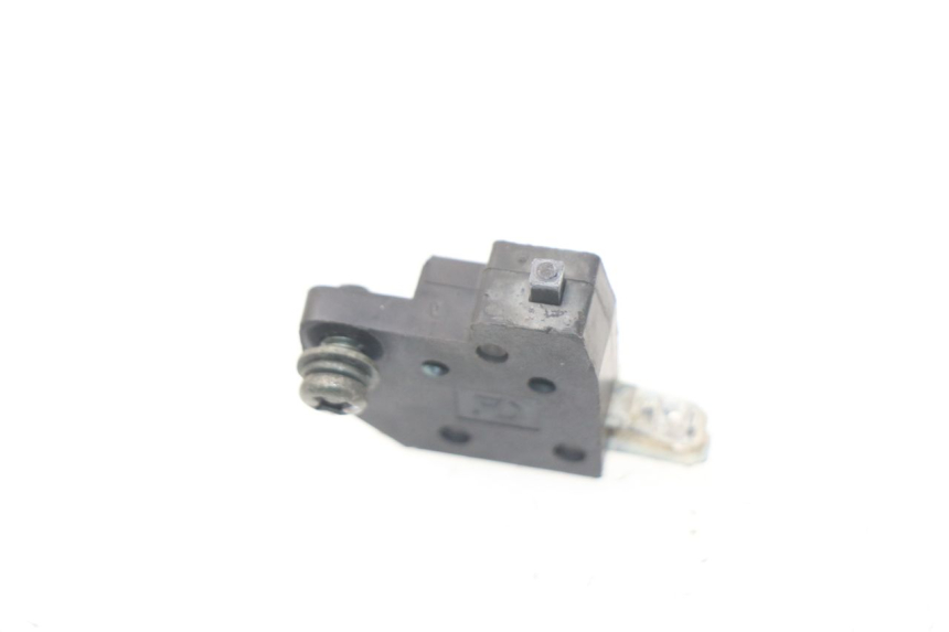 photo de INTERRUPTOR DE LUZ DE FREIO DIREITO SYM ORBIT 2 4T 50 (2008 - 2017) - Zoom do estado de desgaste