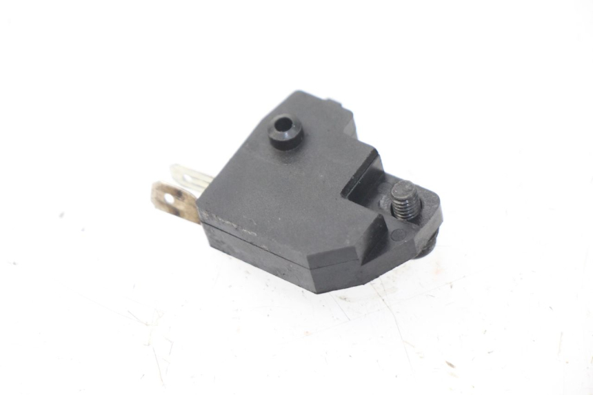 photo de INTERRUPTOR DE LUZ DE FREIO DIREITO SYM ORBIT 2 4T 50 (2008 - 2017) - Detalhe da peça