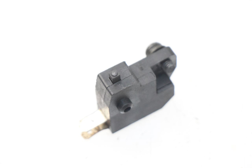 photo de INTERRUPTOR DE LUZ DE FREIO DIREITO SYM ORBIT 2 4T 50 (2008 - 2017) - Zoom do estado de desgaste