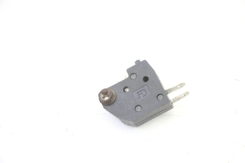 photo de INTERRUPTOR DE LUZ DE FREIO DIREITO SYM ORBIT 2 4T 50 (2008 - 2017) - Vista principal
