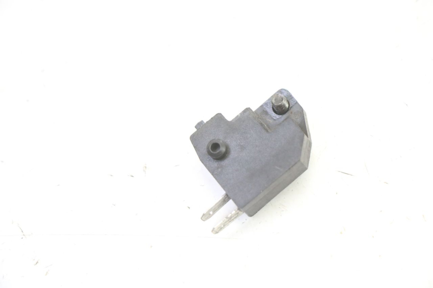 photo de INTERRUPTOR DE LUZ DE FREIO DIREITO SYM ORBIT 2 4T 50 (2008 - 2017) - Zoom do estado de desgaste