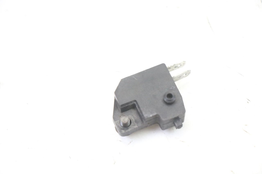 photo de INTERRUPTOR DE LUZ DE FREIO DIREITO SYM ORBIT 2 4T 50 (2008 - 2017) - Outro ângulo de visão