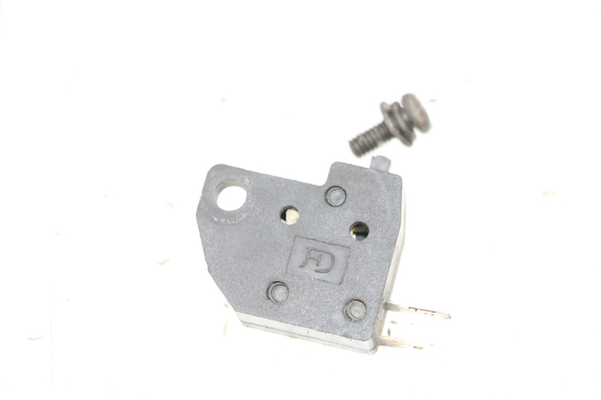 photo de INTERRUPTOR DE LUZ DE FREIO DIREITO SYM ORBIT 2 50 (2008 - 2014) - Vista principal