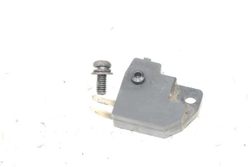 photo de INTERRUPTOR DE LUZ DE FREIO DIREITO SYM ORBIT 2 50 (2008 - 2014) - Detalhe da peça