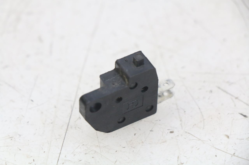 photo de INTERRUPTOR DE LUZ DE FREIO DIREITO SYM ORBIT III 3 4T 50 (2021 - 2025) - Detalhe da peça