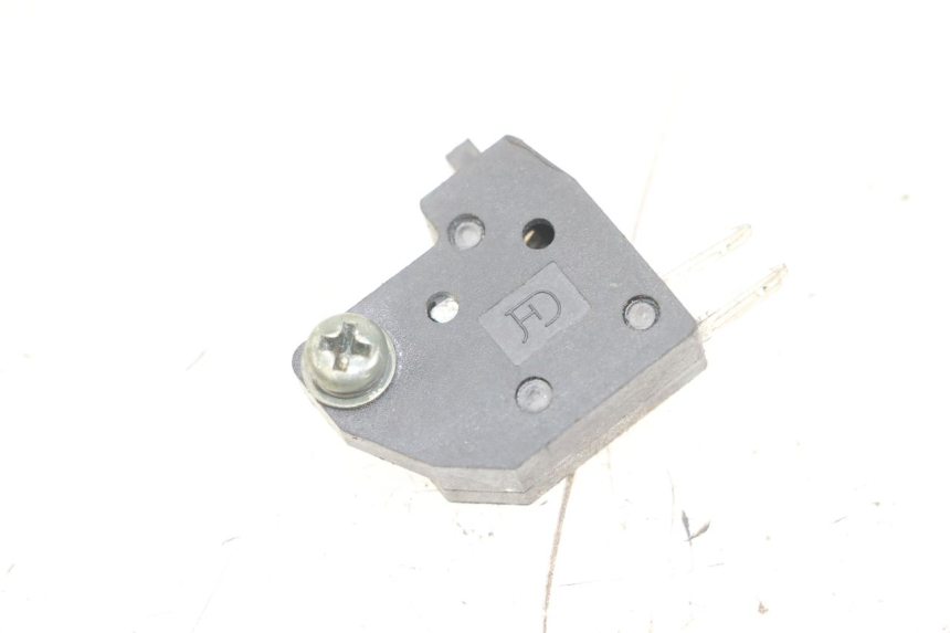 photo de INTERRUPTOR DE LUZ DE FREIO DIREITO SYM ORBIT III 3 4T 50 (2018 - 2021) - Vista principal