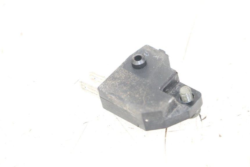 photo de INTERRUPTOR DE LUZ DE FREIO DIREITO SYM ORBIT III 3 4T 50 (2018 - 2021) - Detalhe da peça