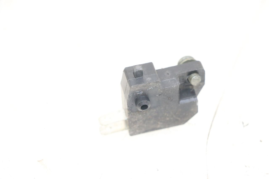 photo de INTERRUPTOR DE LUZ DE FREIO DIREITO SYM ORBIT III 3 4T 50 (2018 - 2021) - Zoom do estado de desgaste
