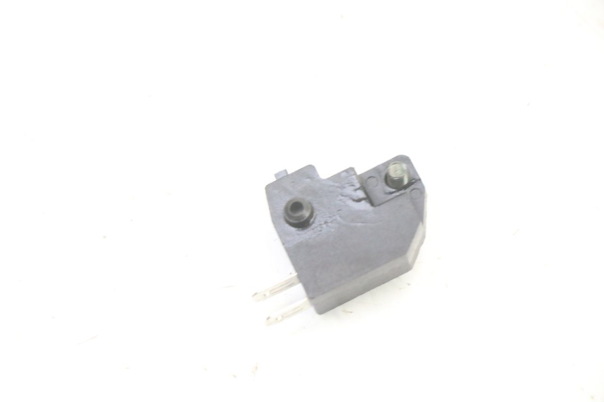 photo de INTERRUPTOR DE LUZ DE FREIO DIREITO SYM ORBIT III 3 4T 50 (2021 - 2025) - Zoom do estado de desgaste