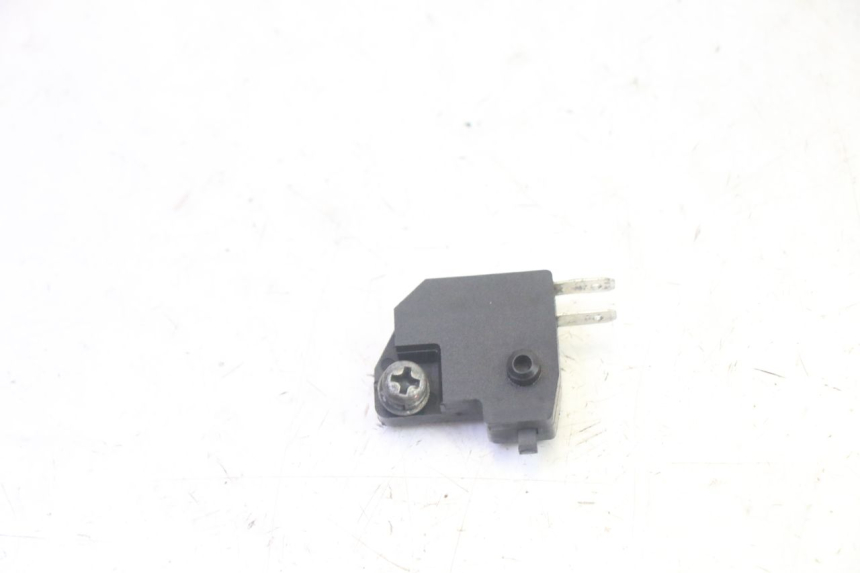 photo de INTERRUPTOR DE LUZ DE FREIO DIREITO SYM ORBIT III 3 4T 50 (2021 - 2025) - Detalhe da peça