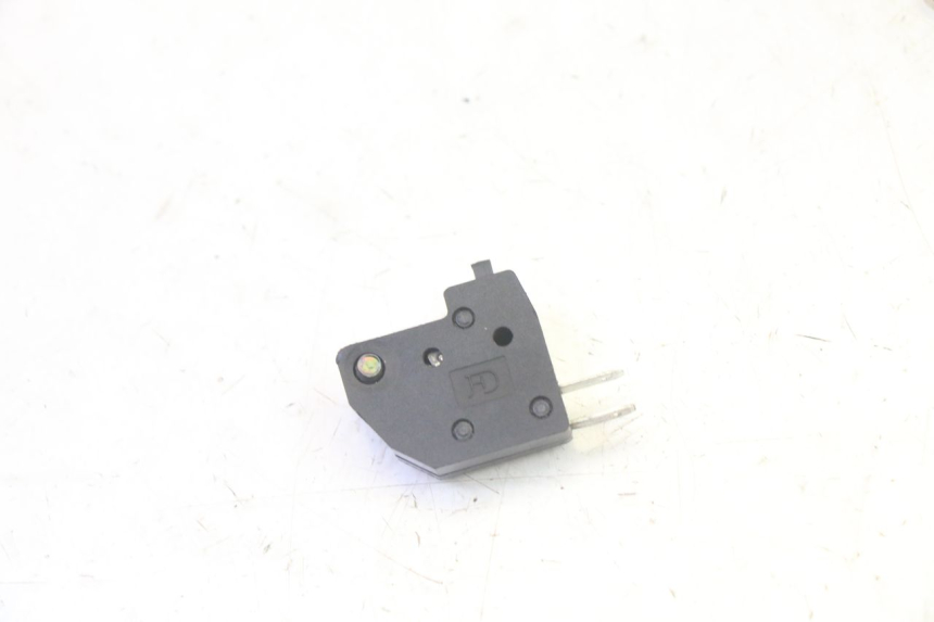photo de INTERRUPTOR DE LUZ DE FREIO DIREITO SYM ORBIT III 3 4T 50 (2021 - 2025) - Zoom do estado de desgaste