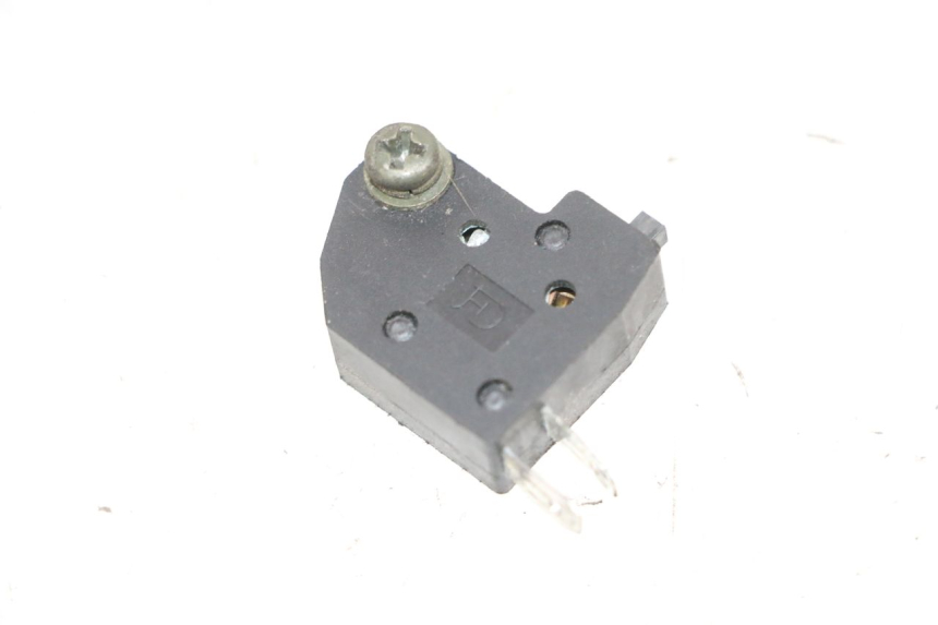 photo de INTERRUPTOR DE LUZ DE FREIO DIREITO SYM ORBIT III 3 4T 50 (2018 - 2021) - Vista principal