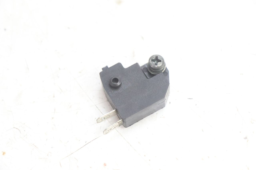 photo de INTERRUPTOR DE LUZ DE FREIO DIREITO SYM ORBIT III 3 4T 50 (2021 - 2025) - Vista principal