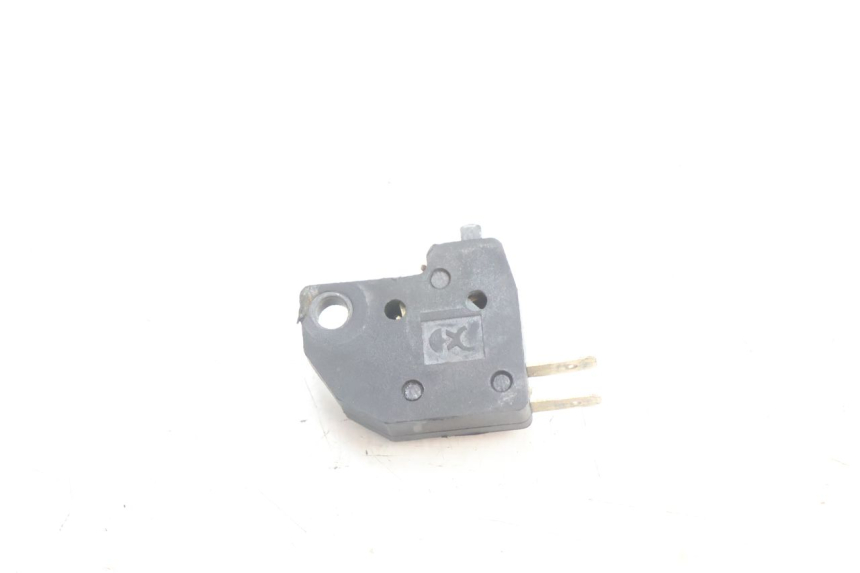 photo de INTERRUPTOR DE LUZ DE FREIO DIREITO SYM ORBIT III 3 4T 50 (2021 - 2025) - Zoom do estado de desgaste