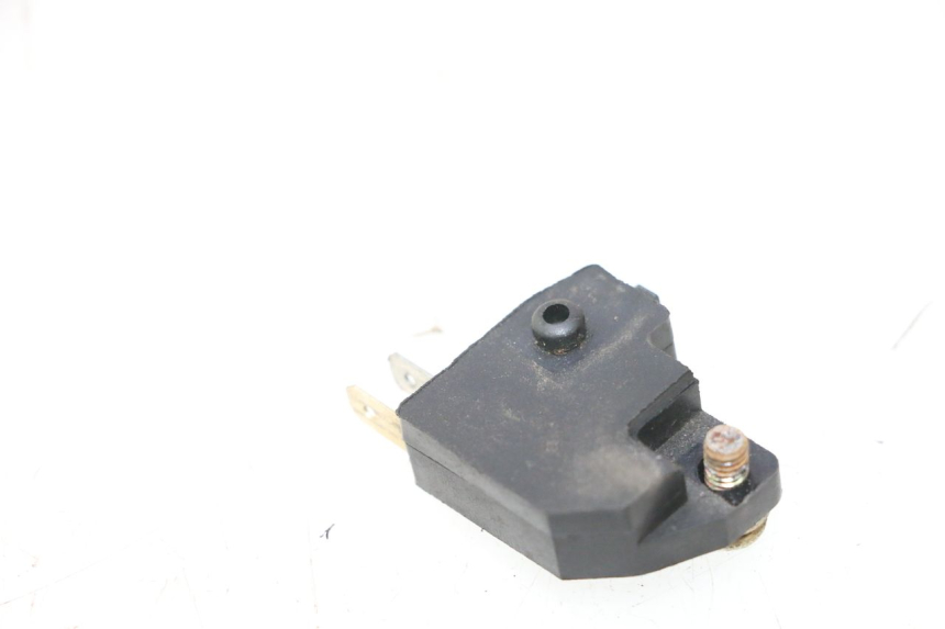 photo de INTERRUPTOR DE LUZ DE FREIO DIREITO IMF INDUSTRIE PACH 2T 50 (2009 - 2013) - Zoom do estado de desgaste