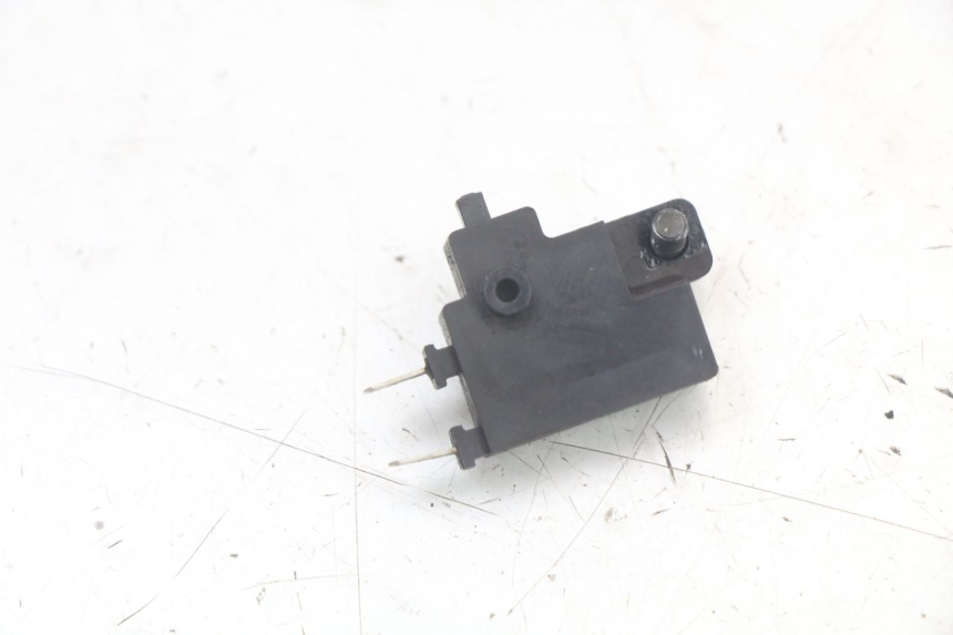 photo de INTERRUPTOR DE LUZ DE FREIO DIREITO HONDA PCX (JF28) 125 (2009 - 2011) - Zoom do estado de desgaste
