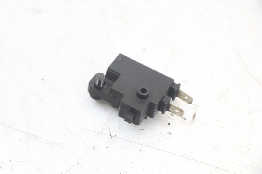 photo de INTERRUPTOR DE LUZ DE FREIO DIREITO HONDA PCX (JF28) 125 (2009 - 2011) - Outro ângulo de visão