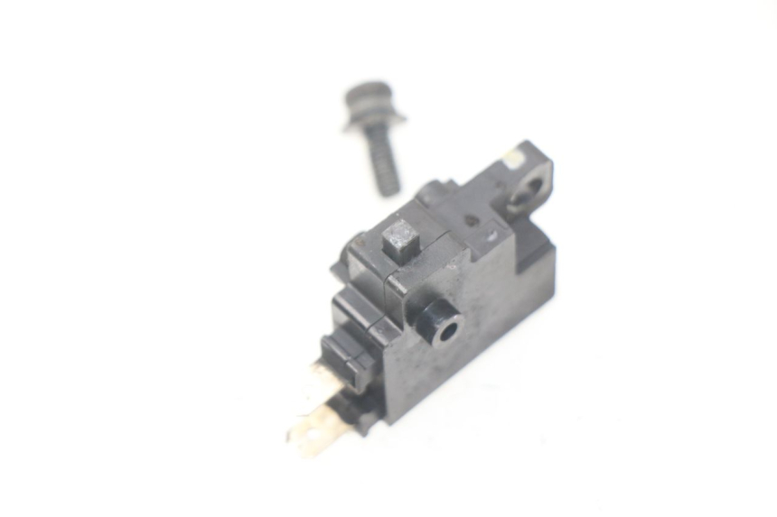 photo de INTERRUPTOR DE LUZ DE FREIO DIREITO HONDA PCX (JF47) 125 (2012 - 2013) - Detalhe da peça