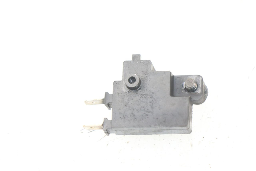 photo de INTERRUPTOR DE LUZ DE FREIO DIREITO HONDA PCX (JF47) 125 (2012 - 2013) - Zoom do estado de desgaste