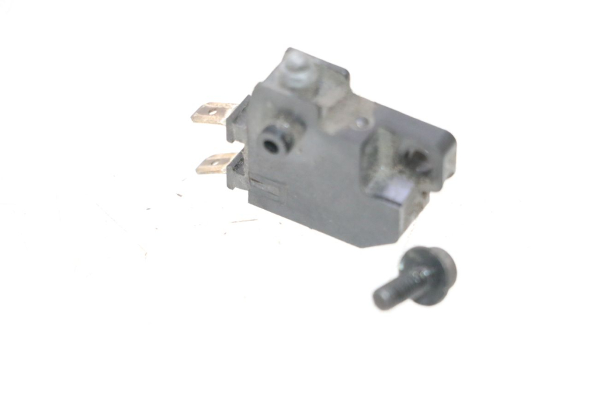 photo de INTERRUPTOR DE LUZ DE FREIO DIREITO HONDA PCX (JF57/JF64) 125 (2014 - 2018) - Detalhe da peça