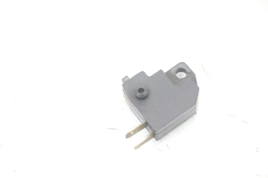 photo de INTERRUPTOR DE LUZ DE FREIO DIREITO PEUGEOT KISBEE 2T 50 (2010 - 2017) - Zoom do estado de desgaste