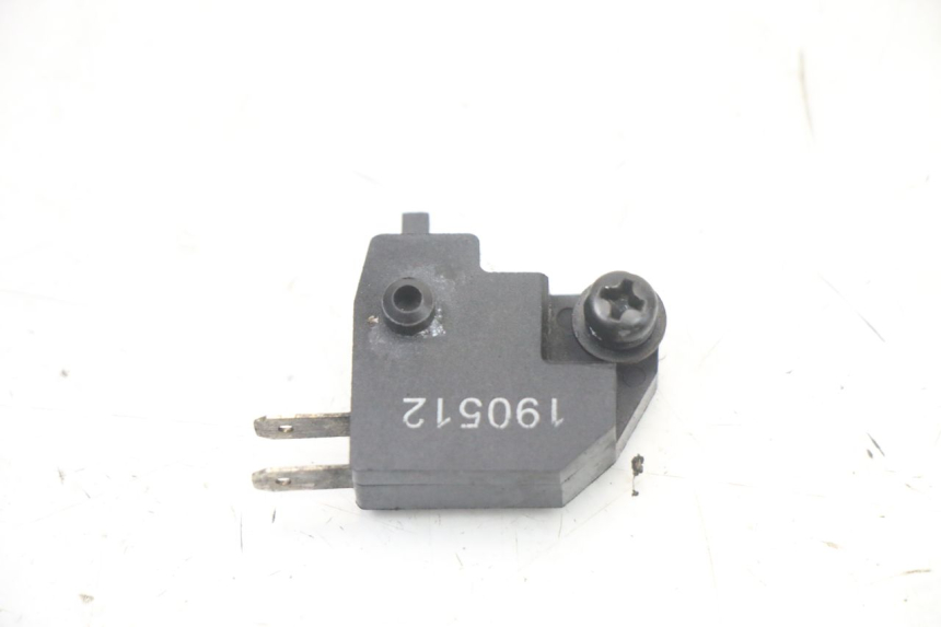 photo de INTERRUPTOR DE LUZ DE FREIO DIREITO PEUGEOT KISBEE 4T 50 (2018 - 2022) - Zoom do estado de desgaste