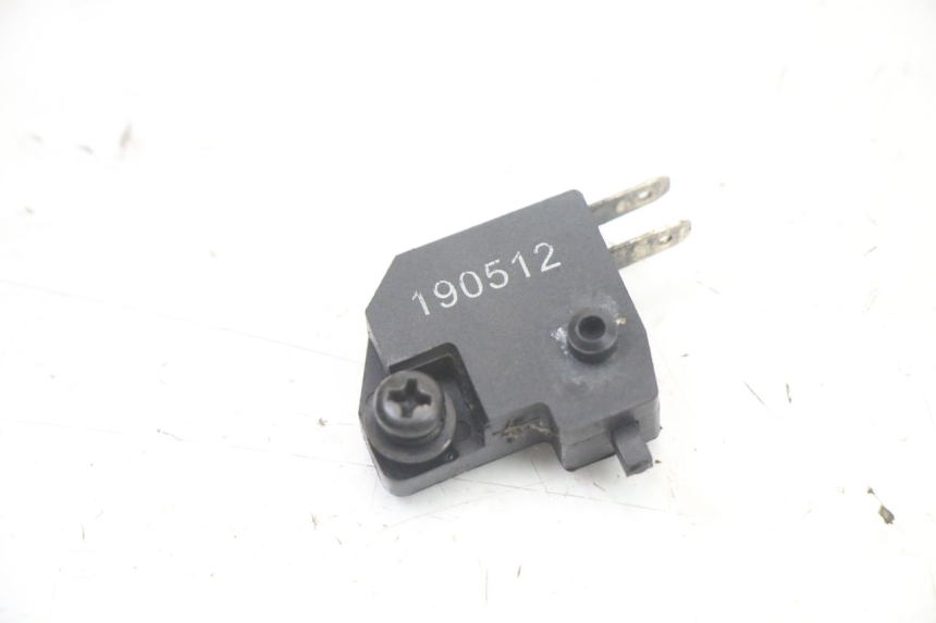 photo de INTERRUPTOR DE LUZ DE FREIO DIREITO PEUGEOT KISBEE 4T 50 (2018 - 2022) - Outro ângulo de visão