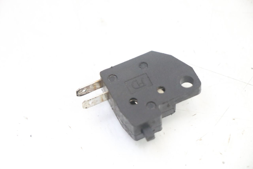 photo de INTERRUPTOR DE LUZ DE FREIO DIREITO PEUGEOT KISBEE 4T 50 (2018 - 2022) - Detalhe da peça