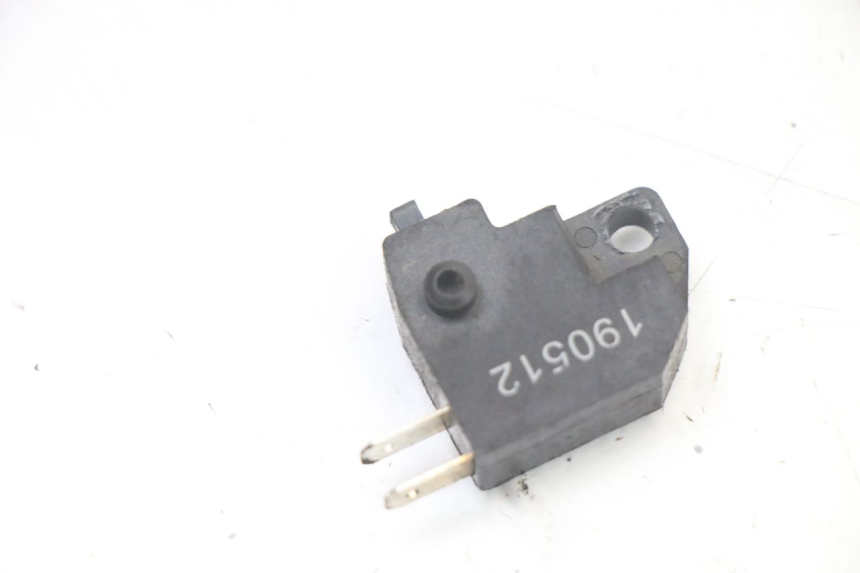 photo de INTERRUPTOR DE LUZ DE FREIO DIREITO PEUGEOT KISBEE 4T 50 (2018 - 2022) - Zoom do estado de desgaste